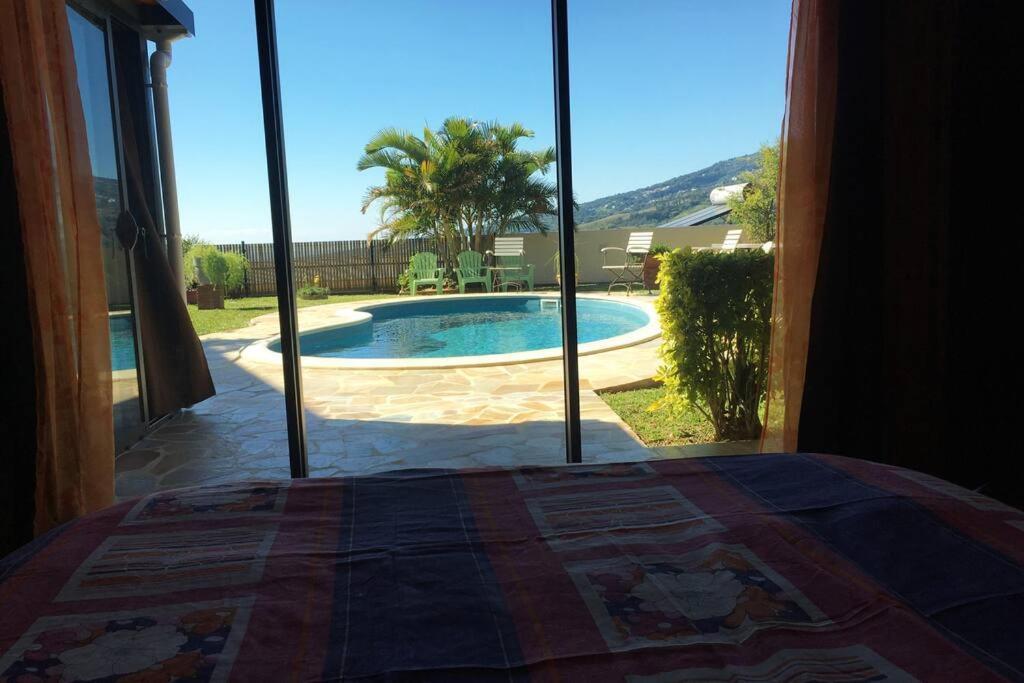 Bungalow Des Pensees Piscine Chauffee 28° Сен-Дени Экстерьер фото